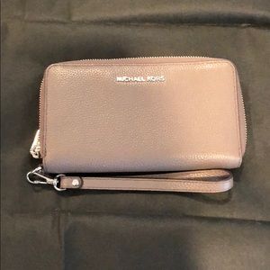 Like New Michael Kors Wristlet